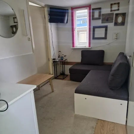 Houseboat Frühstückspension 3*